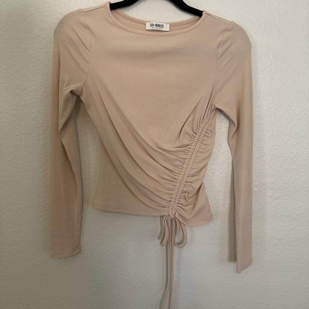 4th & Reckless Beige Long Sleeve Ribbed Ruched Top